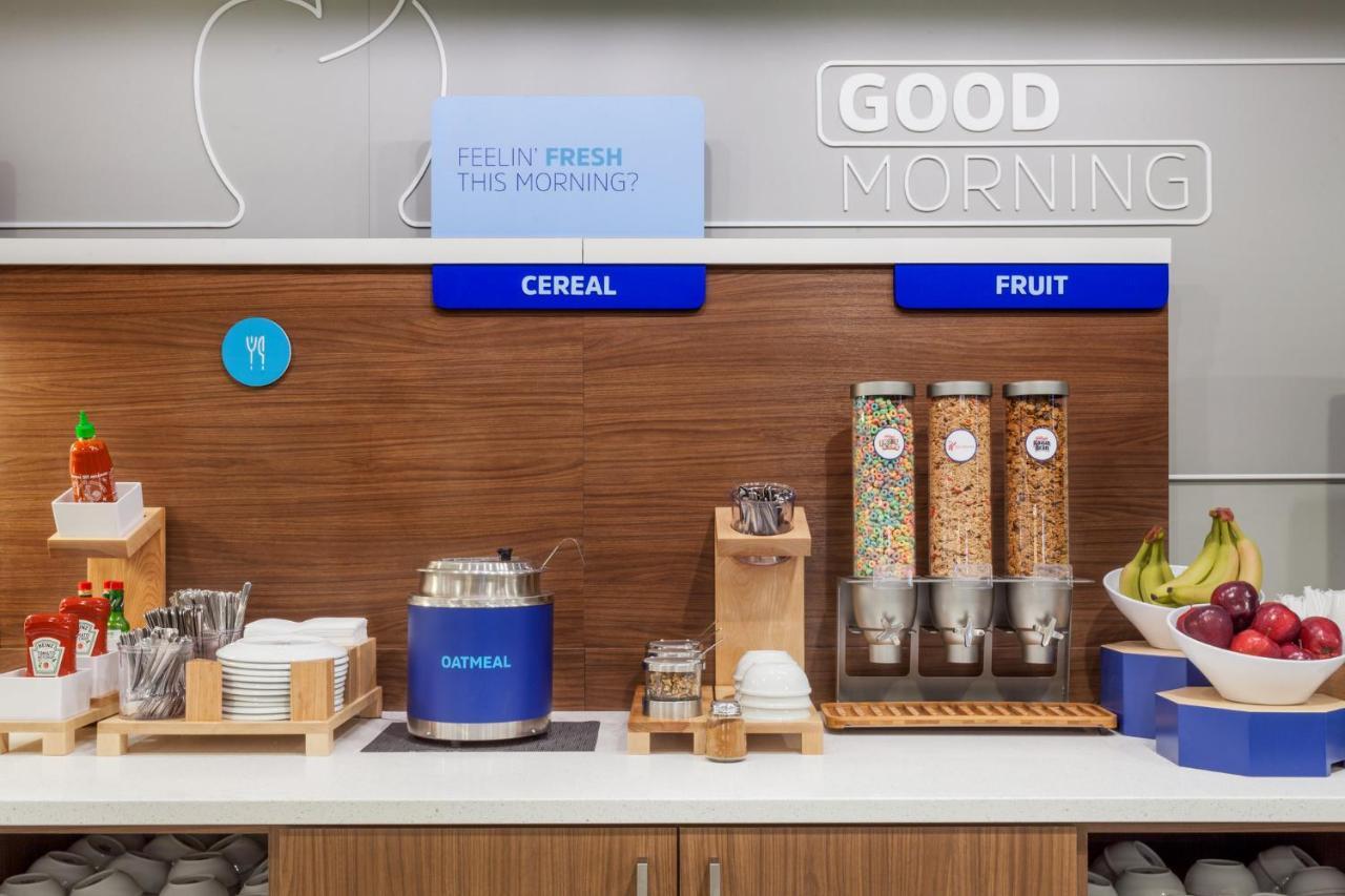 Hotel Holiday Express & - By Ihg